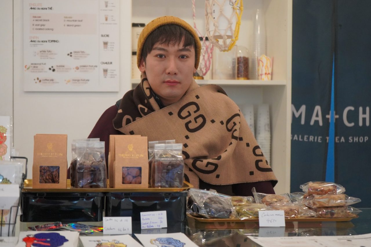 Mao Qiang, cofondateur de Galerie Ma+ch, le 23 novembre dans son shop à Paris.