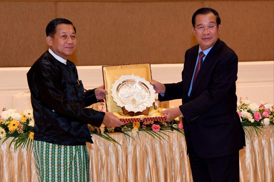 Le général Min Aung Hlaing, chef de la junte birmane, et le Premier ministre cambodgien Hun Sen, à Naypidaw, le 7 janvier 2022. (Source : SCMP)