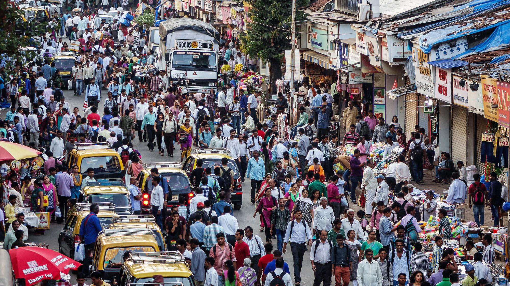 Dans une rue de Bombay. (Source : YaleEnvironment360)