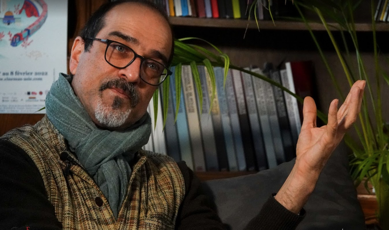 L'écrivain et réalisateur afghan Atiq Rahimi, en marge du Festival international des cinémas d'Asie à Vesoul, le 5 février 2022. (Copyright : Jean-François Maillot)