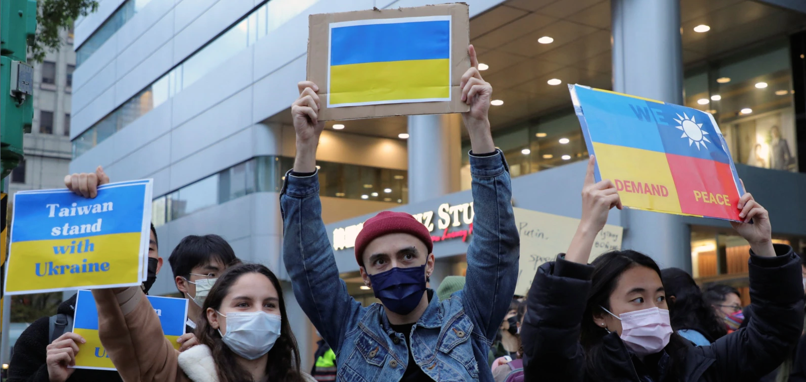 Manifestation de soutien à l'Ukraine et contre l'invasion russe à Taipei, le 25 février 2022. (Source : VOA)