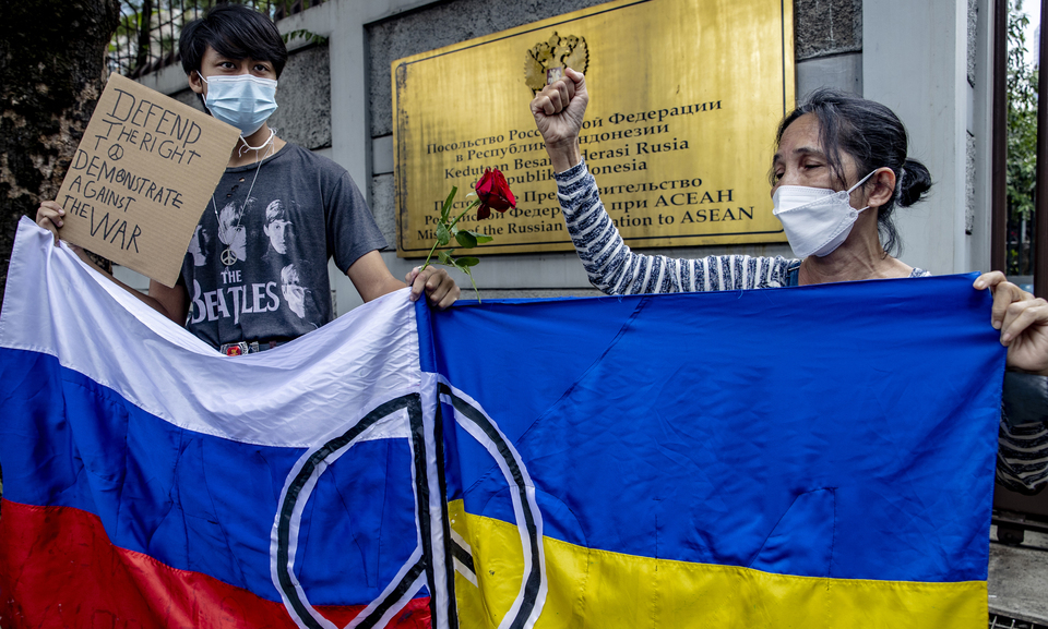 Des Indonésiens protestent contre l'invasion russe de l'Ukraine devant l'ambassade de Russie à Jakarta, le 4 mars 2022. (Source : Jakarta Globe)