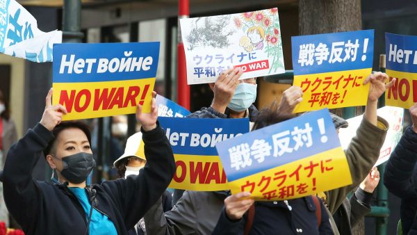 Manifestation à Tokyo contre l'invasion russe de l'Ukraine. (Source : FT)
