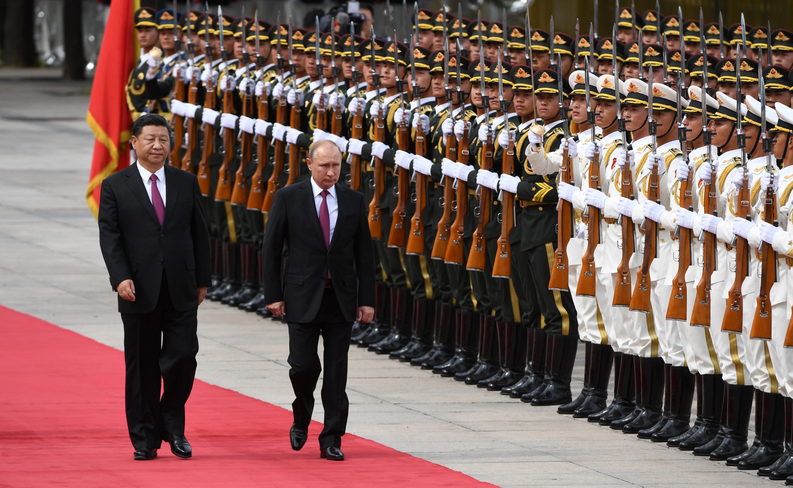 Le président russe Vladimir Poutine avec son homologue chinois Xi Jinping à Pékin, le 8 juin 2018. (Source : CNN)