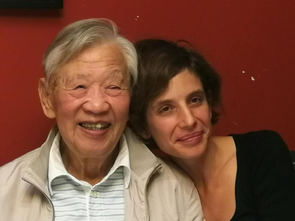 L'avocat chinois Zhang Sizhi et sa biographe, la sinologue française Judith Bout. (Crédit : Judith Bout)