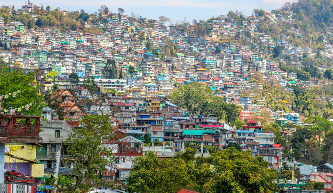 La ville indo-népalais de Kalimpong, dans l'État indien du Bengale-Occidentale, au pied de l'Himalaya. (Source : Thrillophilia)