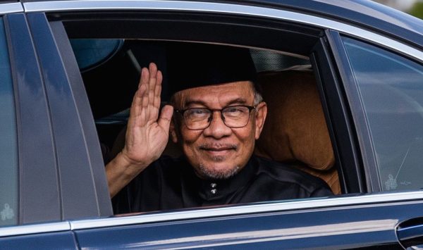 Anwar Ibrahim, nouveau Premier ministre malaisien, a prêté serment le 24 novembre 2022, au palais national à Kuala Lumpur. (Source : CNN)