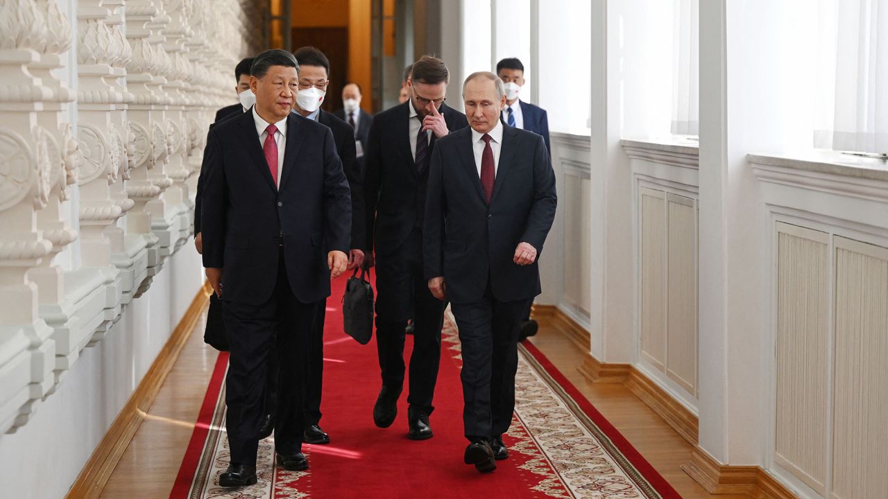Le président chinois Xi Jinping reçu par son homologue russe Vladimir Poutine au Kremlin le 21 mars 2023, à Moscou. (Source : CNN)