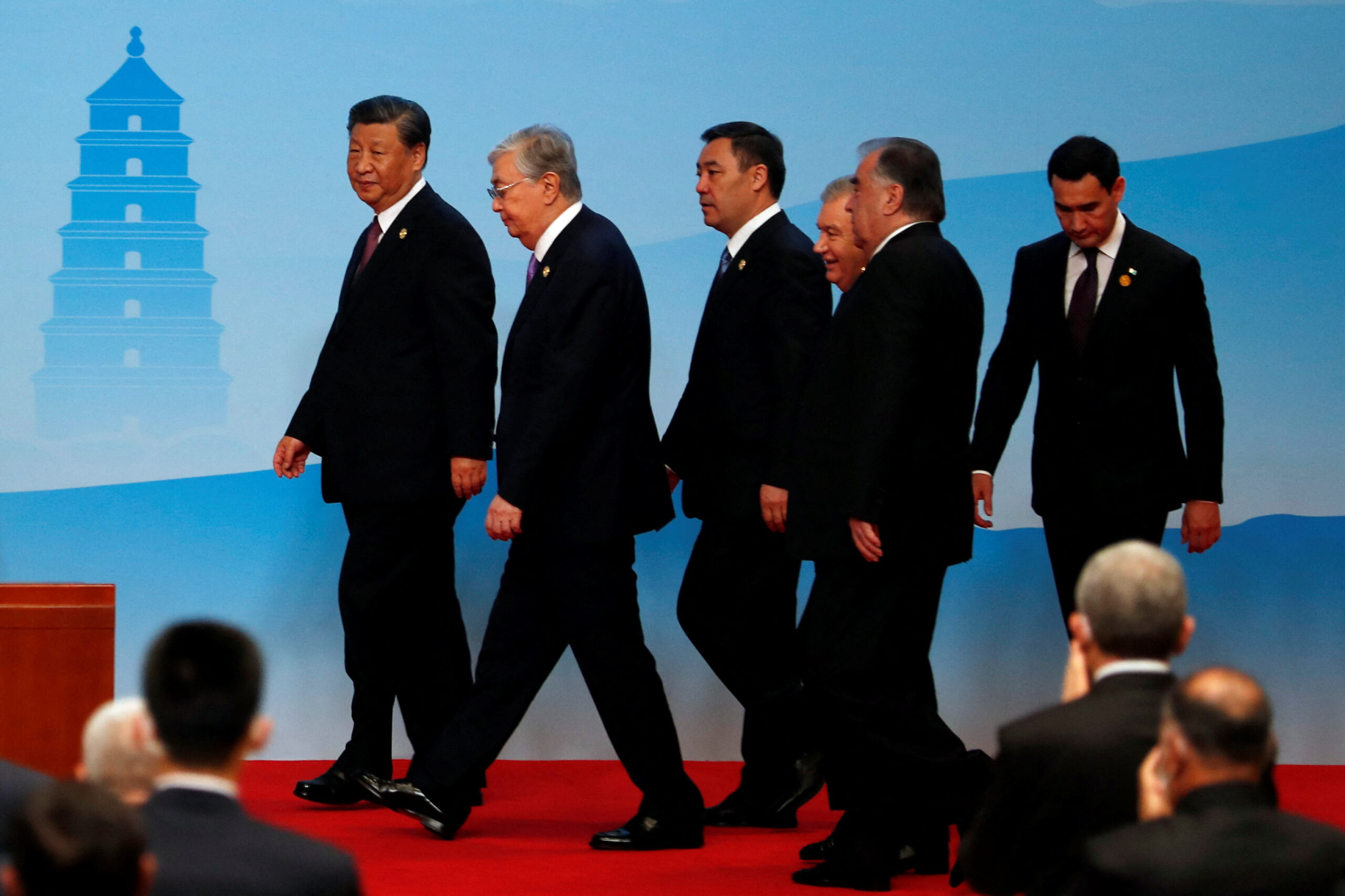 Le président chinois Xi Jinping et ses homologues centrasiatiques, le Kazakhstanais Kassym-Jomart Tokayev, le Kirghize Sadyr Japarov, l'Ouzbek Shavkat Mirziyoyev, le Tadjik Emomali Rahmon et le Turkmène Serdar Berdimuhamedow, lors du sommet Chine-Asie centrale à Xi'an, le 19 mai 2023. (Source : China project)
