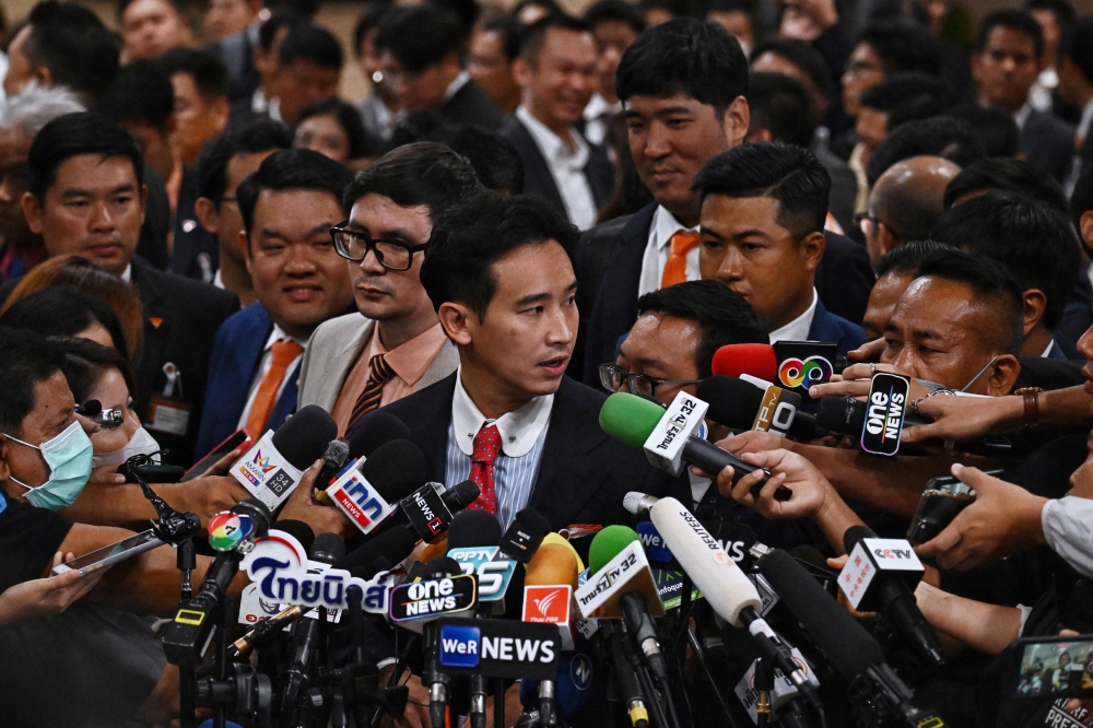 Pita Limjaroenrat, chef du Parti Move Forward, après le rejet par les parlementaires thaïlandais de sa candidature au poste de Premier ministre, à Bangkok, le 13 juillet 2023. (Source : Peninsula)