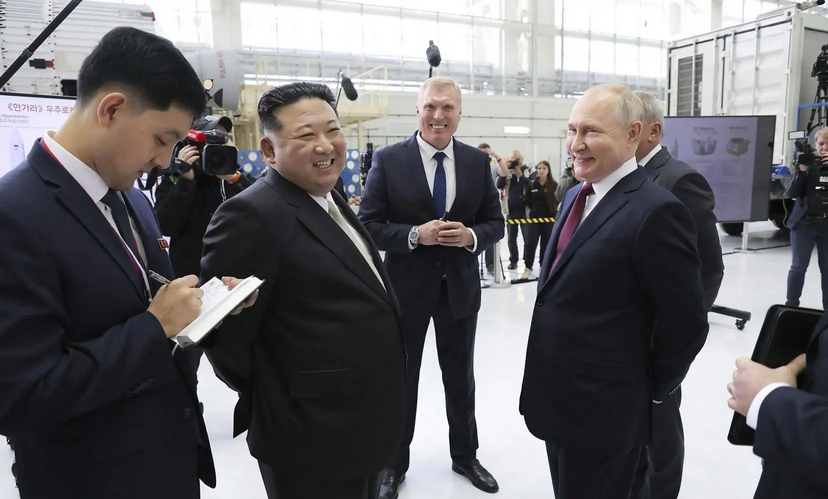 Le dirigeant nord-coréen Kim Jong-un, reçu par le président russe Vladimir Poutine, a visité le cosmodrome de Vostotchny, dans la région russe de l’Amour, le 13 septembre 2023. (Source : Le Devoir)