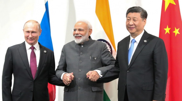Le président russe Vladimir Poutine, le Premier ministre indien Narendra Modi et le président chinois Xi Jinping, lors du sommet du G20 à Osaka, le 28 juin 2019. (Source : The Print)