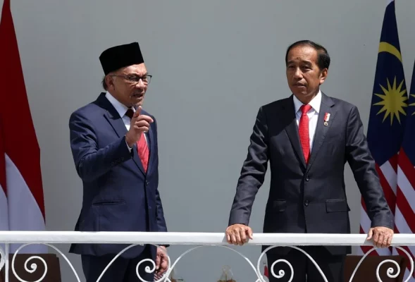 Le Premier ministre malaisien Anwar Ibrahim et le président indonésien Joko Widodo. (Source : New Straits Times)