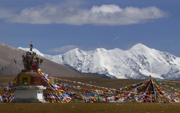 Le Mont Amnyé Machen, pic de 6282 mètres d'altitude, montagne la plus sacrée de l'Amdo (Nord-Est tibétain), dans la province chinoise du Qinghai. (Source : Flickr)
