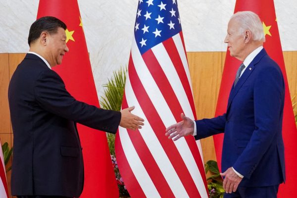 Le président chinois Xi Jinping et son homologue américain Joe Biden, en marge du somet du G20 à Bali, le 14 novembre 2022. (Source : Atlantic Council)