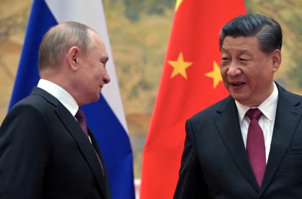 Le président russe Vladimir Poutine et son homologue chinois Xi Jinping à Pékin, le 4 février 2022. (Source : PBS)