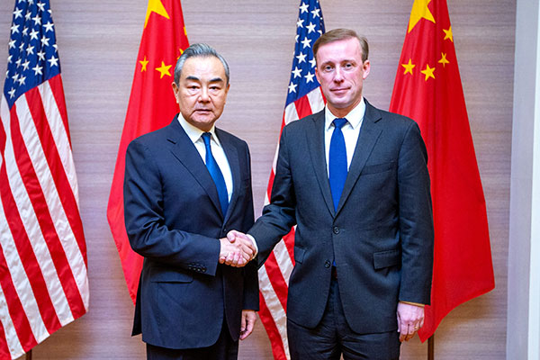 Le chef de la diplomatie chinoise Wang Yi et le conseiller de la Maison Blanche à la Sécurité nationale Jake Sullivan, à Bangkok le 27 janvier 2024. (Source : MFA)