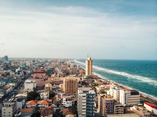 Vue aérienne de Colombo, la capitale sri-lankaise. (Source : FT)