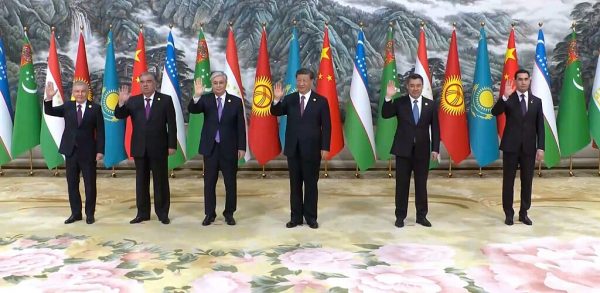 Le président chinois Xi Jinping accueille ses homologues des conq républiques d'Asie centrale à Xi'an, le 19 mai 2023. (Source : Wikimedia Commons)