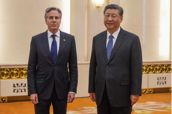 Le secrétaire d'État américain Antony Blinken reçu par le président chinois Xi Jinping à Pékin, le 26 avril 2024. (Source : LA Times)