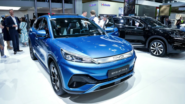 Les entreprises chinoises comme BYD ont acquis une position dominante dans la technologie de la voiture et des batteries électriques. Elles représentent depuis quelques années 30 à 40 % des dépôts de brevets internationaux dans ces domaines. (Source : CNN)
