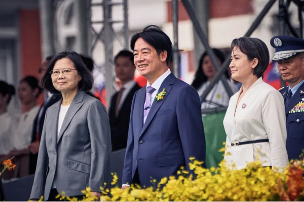 Le président taïwanais Lai Ching-te, entouré de sa prédécesseure Tsai Ing-wen et de sa vice-présidente Hsia Bi-khim, lors de son investiture à Taipei, le 20 mai 2024. (Source : ThinkChina)