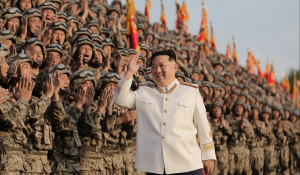 Kim Jong-un aurait envoyé plus de 8 000 soldats nord-coréens en Russie pour participer à la guerre de Vladimir Poutine en Ukraine. (Source : Guardian)