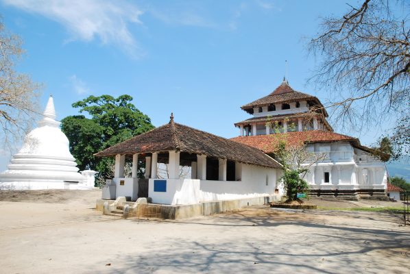 Lankatilake Temple, Sri Lanka. Photo P. de J.