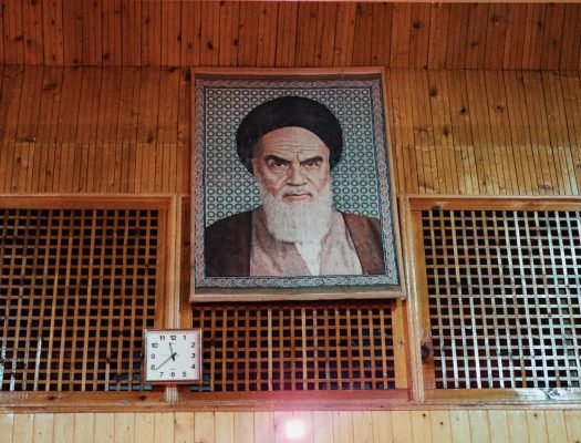 Portrait de l'ayatollah Khomeini dans une mosquée chiite du sud de Srinagar (Photo Paul M)