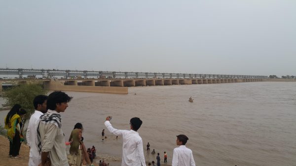 Le barrage de Kotri sur le fleuve Indus dans le Sindh. DR.