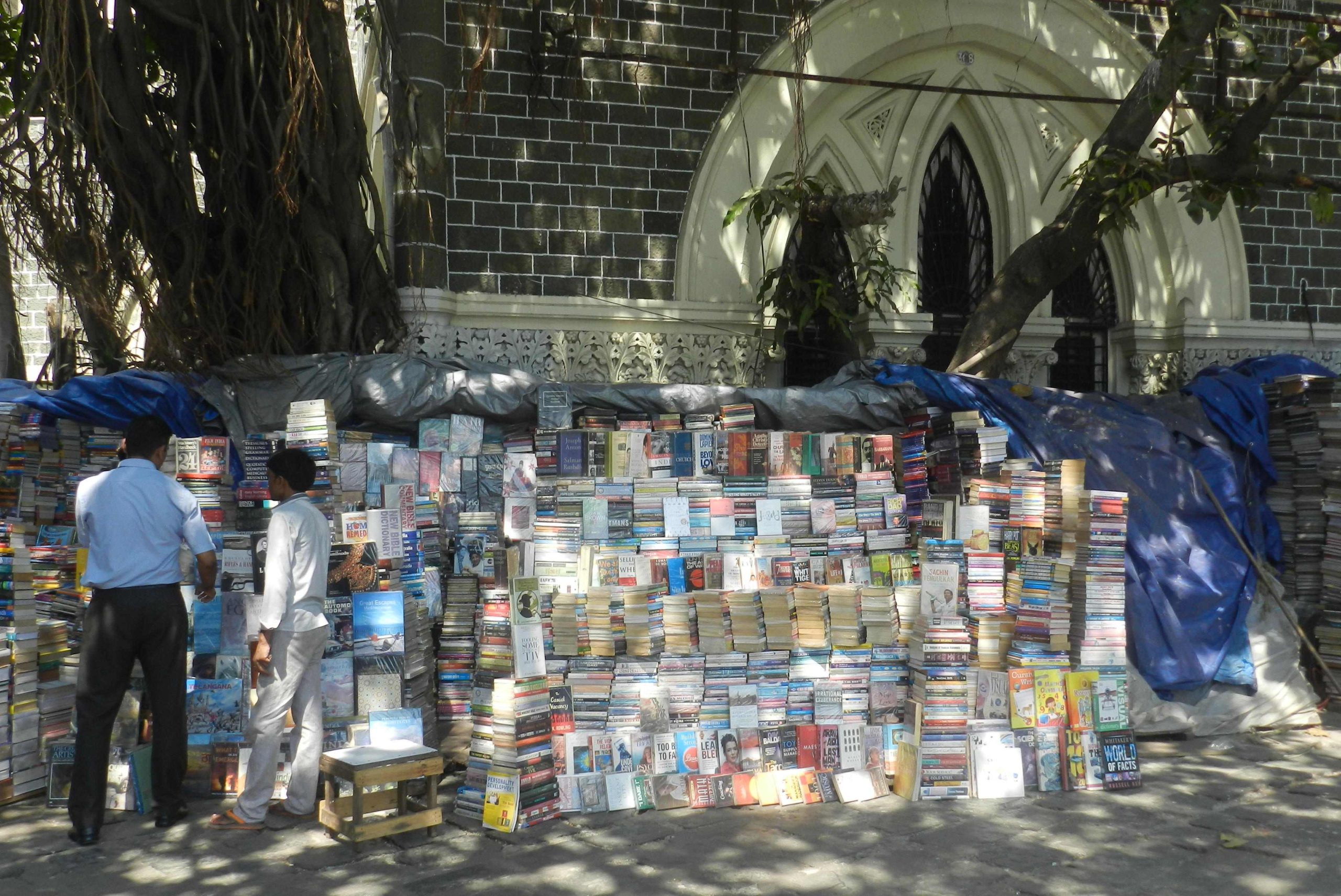 Librairie de rue à Bombay (Photo P. de J.)