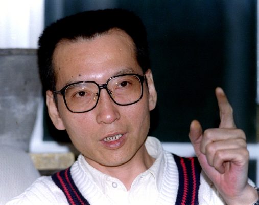 Liu Xiaobo en 1995, répondant à une interview. DR.
