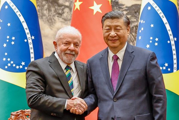 Lula da Silva et Xi JInping au grand palais du peuple à Pékin, avril 2023. Source Wikipedias commons. DR.