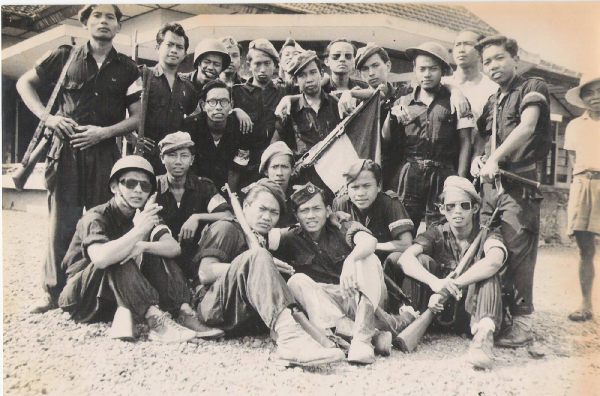 Soldats indonésiens durant le cessez le feu après la bataille de Surabaya.