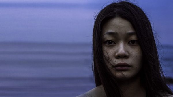 Dans Steel Flower, Jeong Ha-dam interprète une jeune femme en errance (Crédits : Badlands).