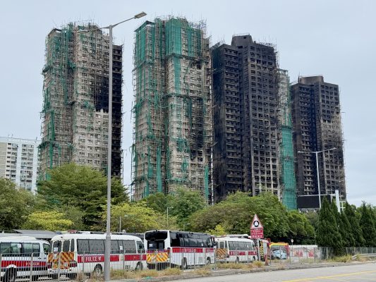Wang Fuk Court après l'incendie à Hong Kong, le 30 novembre 2025. DR.
