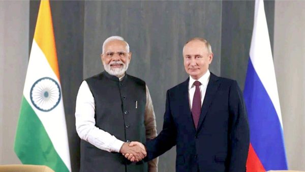 Narendra Modi et Vladimir Poutine lors du sommet de l'Organisation de coopération de Shanghai, à Samarcande, le 16 septembre 2022. (Source : Khaleej Times).