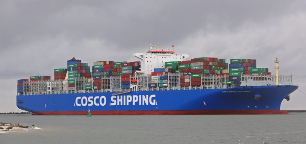 Un porte container géant de l’armateur chinois COSCO. Source Wikimedias Commons. DR.