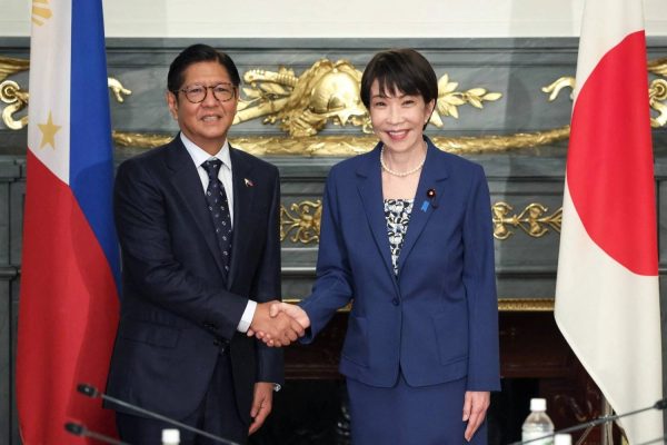 La Première ministre japonaise Sanae Takaichi accueille à Tokyo le président philippin Ferdinand Marcos Jr. DR.